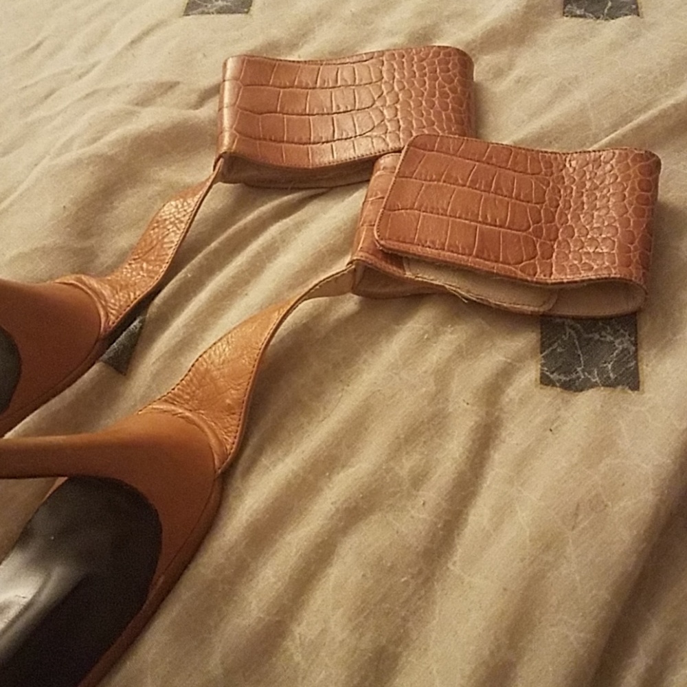 Very Sexy tan sandals w/a wrap around your ankles - Picture 6 of 6